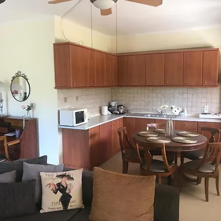 Capt Tassos Summer House In Apartment